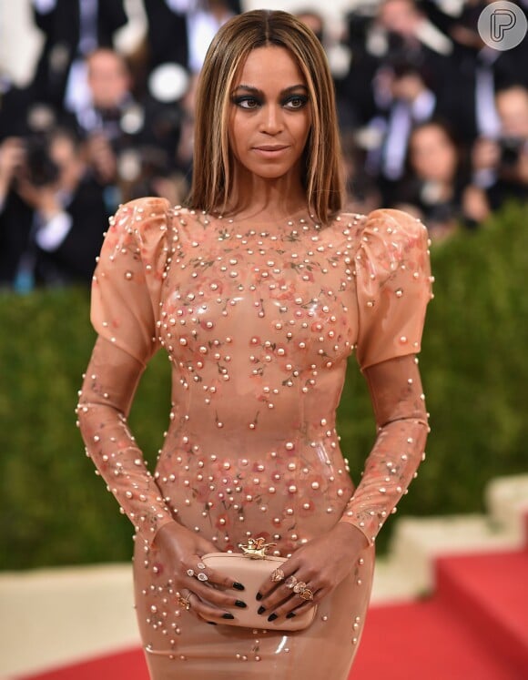 Beyoncé reforçou os rumores de crise no casamento ao comparecer sem o marido, Jay-Z, ao Met Gala na última segunda-feira, 2 de maio de 2016