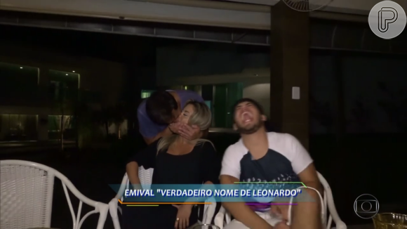 Leonardo beija a mulher, Poliana, durante reportagem exibida no 'Vídeo Show' desta quarta-feira, 4 de maio de 2016
