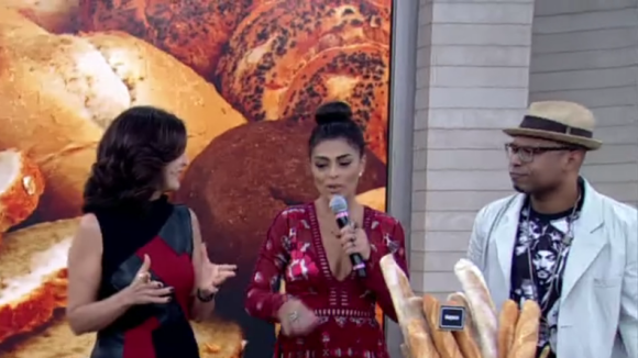 Juliana Paes prova pães no 'Encontro' e brinca: 'Não consigo me comportar'