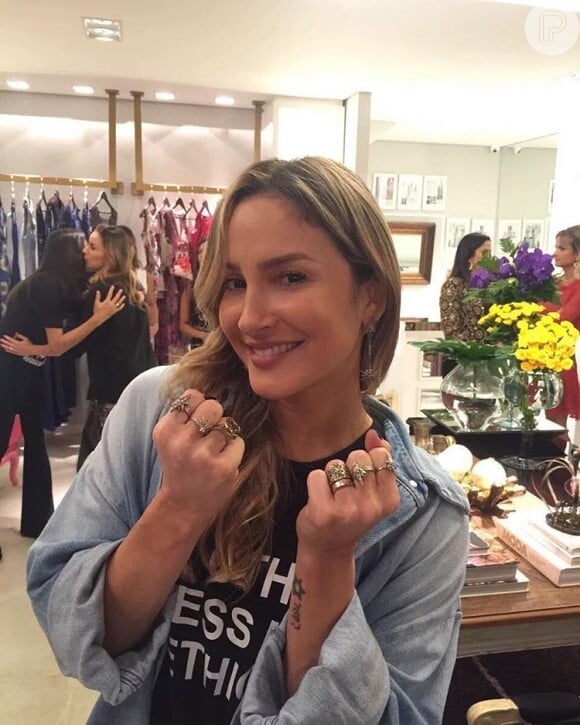 Claudia Leitte prestigia inauguração da Maison Lethicia, da estilista Lethicia Bronstein, em São Paulo, nesta quinta-feira, 5 de maio de 2016