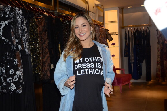 Claudia Leitte prestigia inauguração da Maison Lethicia, da estilista Lethicia Bronstein, em São Paulo, nesta quinta-feira, 5 de maio de 2016