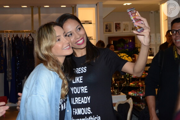 Claudia Leitte prestigia inauguração da Maison Lethicia, da estilista Lethicia Bronstein, em São Paulo, nesta quinta-feira, 5 de maio de 2016