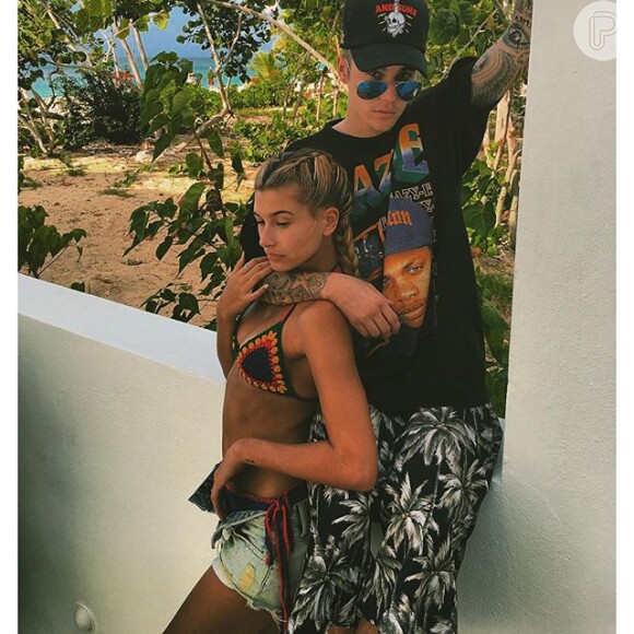 Justin Bieber e a modelo Hailey Baldwin estão juntos há um tempo: eles se conhecem desde os 13 anos e afirmam ter um relacionamento aberto