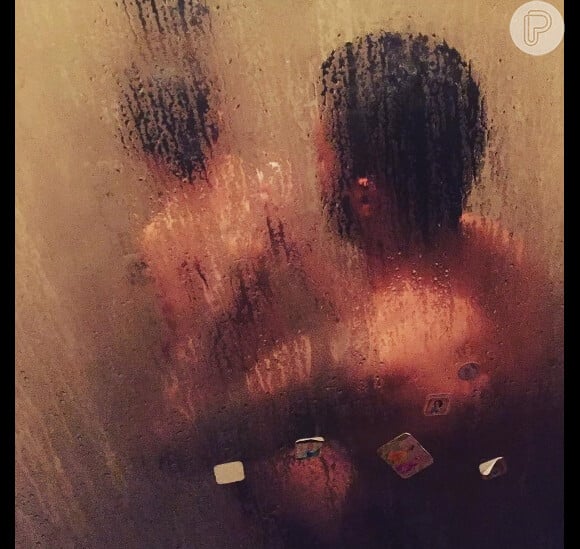 Luana Piovani compartilhou um registro de Pedro Scooby dando banho em Dom