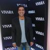 Junno Andrade, namorado da apresentadora Xuxa, prestigiou o lançamento da campanha de Natal da joalheria Vivara, na noite desta terça-feira, 15 de outubro de 2013