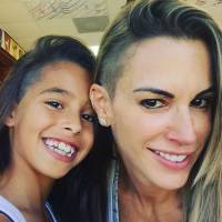 Filha de Joana Prado e Vitor Belfort também raspa lateral do cabelo: 'Estilo'