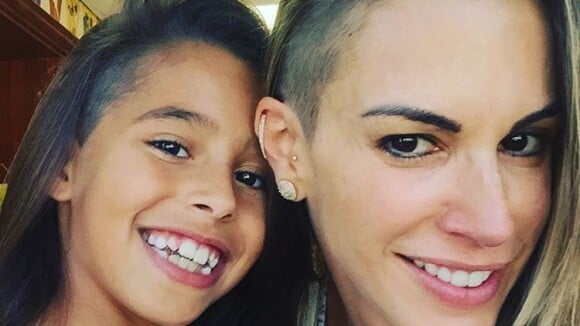 Filha de Joana Prado e Vitor Belfort também raspa lateral do cabelo: 'Estilo'