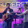 Tiago Iorc fez sucesso com a parceria musical com Sandy no clipe 'Me Espera'