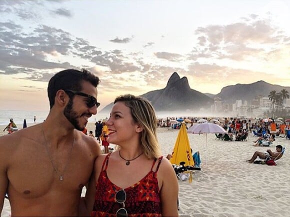 Cacau e Matheus, do 'BBB16', compartilham com os fãs a rotina do casal no Snapchat e Instagram