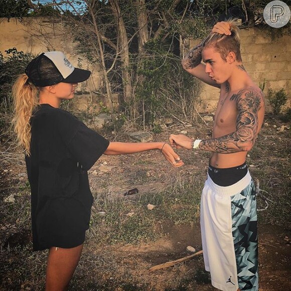 Hailey Baldwin e Justin Bieber compartilham momentos juntos nas redes sociais