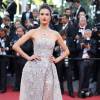 Alessandra Ambrósio brilhou em mais um dia do Festival de Cannes
