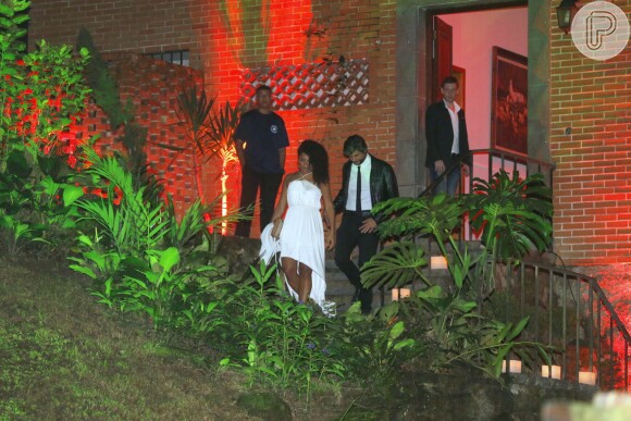 Juliana Alves e o namorado, Ernani Nunes, no casamento de Débora Nascimento e José Loreto, no Rio, neste sábado, 21 de maio de 2016