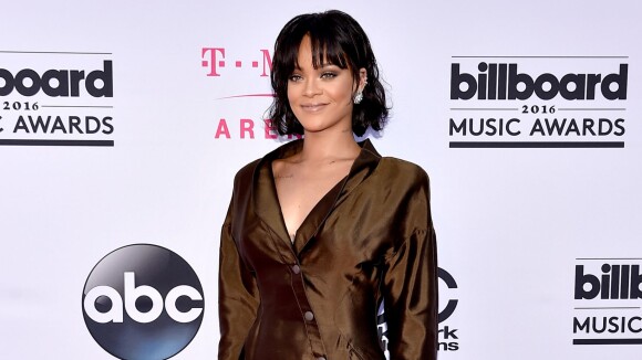Veja looks de Rihanna, Britney Spears e mais famosas no Billboard Awards 2016!