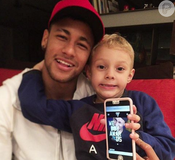 Neymar faz sucesso na web com publicações do filho, Davi Lucca, de 4 anos