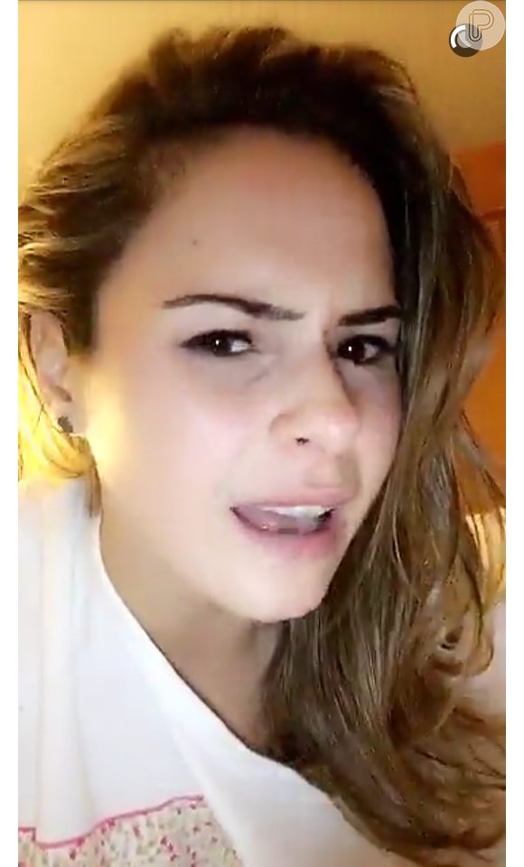 'Quem lembra do meu xingamento: 'seu dente é falso'? Quem lembra?', perguntou Ana Paula Renault no Snapchat