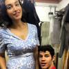 Débora Nascimento foi tietada pelo marido, José Loreto, ao posar com falsa barriga de grávida nos bastidores da novela 'Êta Mundo Bom!'