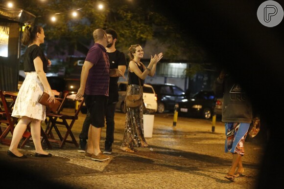 Juliana Paiva e Juliano Laham foram flagrados em momentos de intimidade na noite de domingo, 22 de maio de 2016