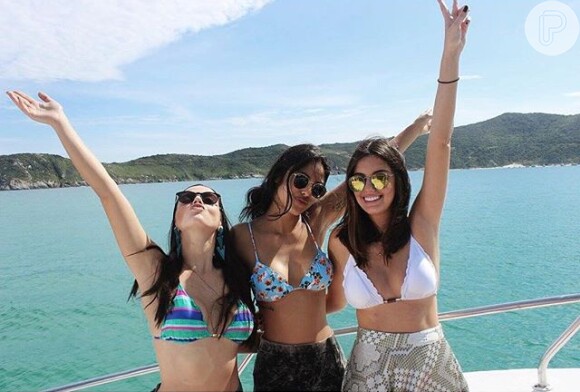 Giovanna Lancellotti e os amigos fizeram diferentes turísticos de barco para conhecer as praias de Búzios e Arraial do Cabo