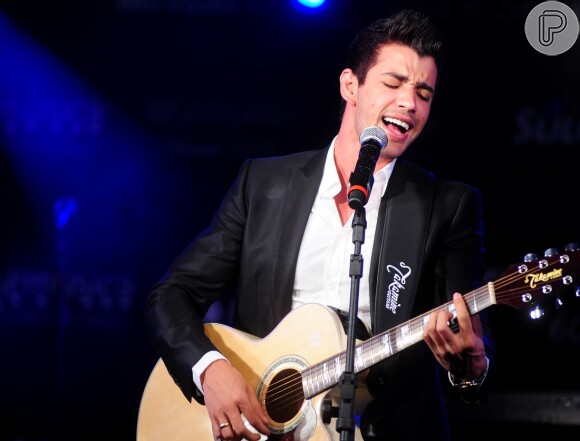 Gusttavo Lima canta no Festival Nacional de Música, em Canela, no Rio Grande do Sul