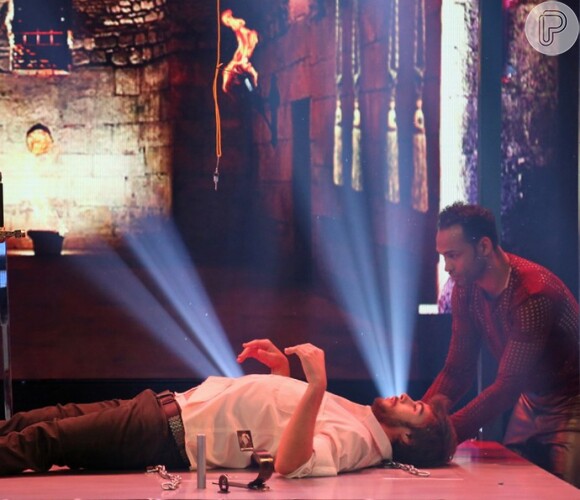 Rafael Vitti foi amarrado em uma cama no 'Truque Vip' do 'Domingão do Faustão' no último final de semana