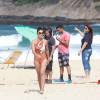 Juliana Paes grava fim de 'Totalmente Demais' de maiô fio-dental na praia, nesta quarta-feira, 25 de maio de 2016