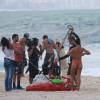 Juliana Paes grava fim de 'Totalmente Demais' de maiô fio-dental na praia, nesta quarta-feira, 25 de maio de 2016