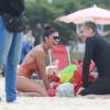 Juliana Paes e Fábio Assunção gravam fim de 'Totalmente Demais' em praia do Rio nesta quarta-feira, 25 de maio de 2016