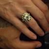 Ela também ganhou do marido um anel de ouro 18k e diamantes emoldurados, que custou nada menos que R$ 22,8 mil