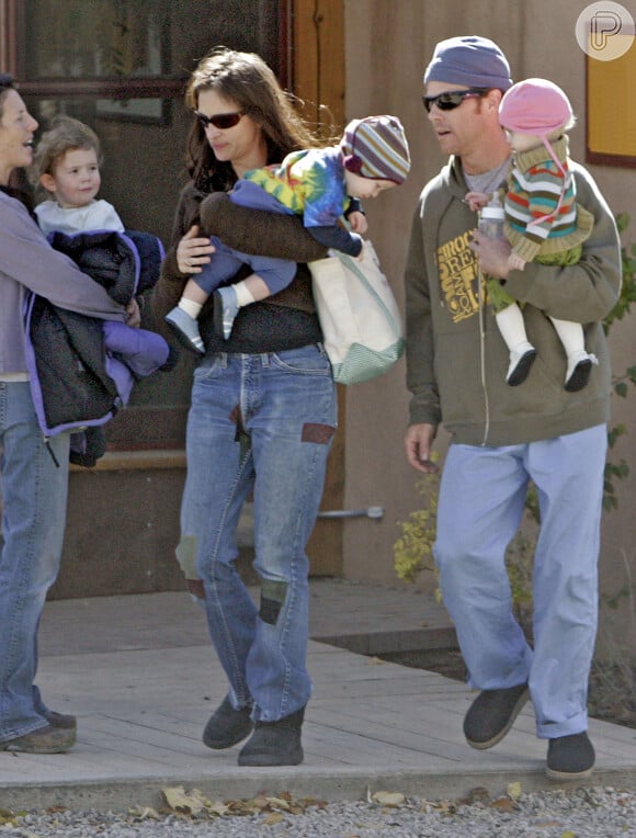 Julia Roberts e o marido, Danny Moder, durante um passeio com os filhos