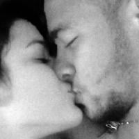 Bruna Marquezine beija Neymar em foto e se declara: 'Saudade demais'