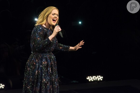 Adele solta palavrões ao esquecer letra de música durante show: 'Desculpe-me! Palavras erradas'