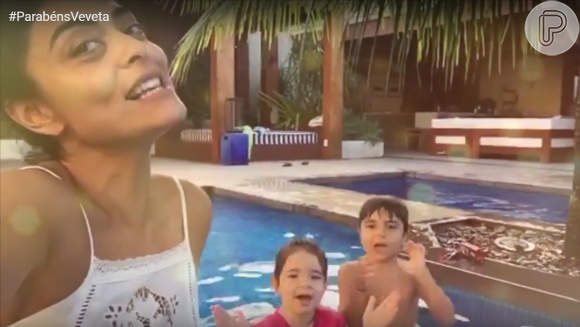 Juliana Paes canta 'Parabéns pra você' em vídeo de aniversário de 44 anos de Ivete Sangalo, nesta sexta-feira, 27 de maio de 2016