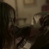 Eliza (Marina Ruy Barbosa) se emociona ao ver Jonatas (Felipe Simas) machucado
