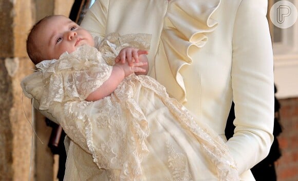 Vestido usado por príncipe George era de seda e cetim