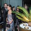 Alicia Vikander foi uma das convidadas da grife Louis Vuitton para desfile que aconteceu no sábado (28), em Niterói