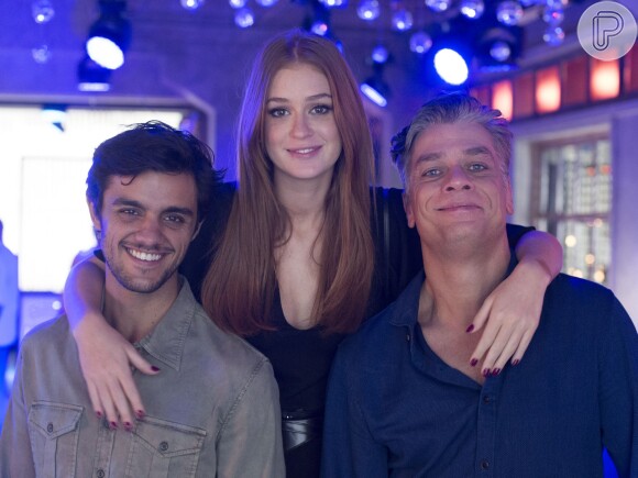 Eliza (Marina Ruy Barbosa), Jonatas (Felipe Simas) e Arthur (Fabio Assunção) dividiram as torcidas na novela 'Totalmente Demais'