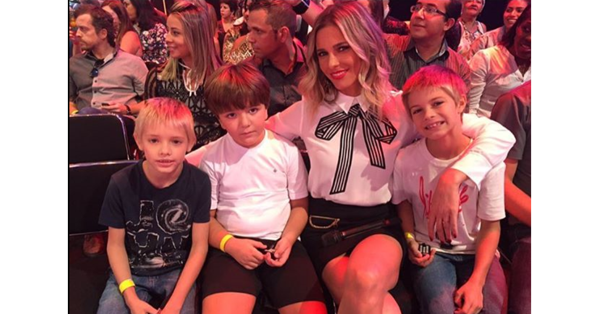 Fernanda Lima recebeu os filhos gêmeos, João e Francisco ...