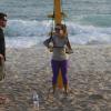 Acompanhada de seu personal trainer, a atriz Fernanda Souza manteve a forma com exercícios do CrossCore na praia da Barra da Tijuca, na Zona Oeste do Rio de Janeiro, nesta quarta-feira, 23 de outubro de 2013