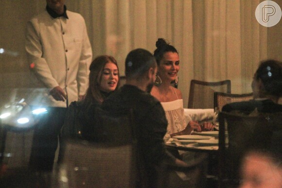 Marina Ruy Barbosa e Alessandra Ambrósio vão ao aniversário de Fernanda Motta. A comemoração aconteceu no restaurante do hotel Fasano, em Ipanema, na Zona Sul do Rio