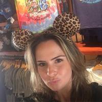 Ex-BBB Ana Paula Renault é tietada em Orlando: 'Fui reconhecida na loja'.Vídeo!