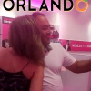 Ana Paula Renault é tietada por fã em Orlando durante viagem
