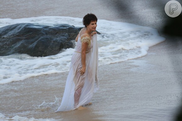 Maitê Proença gravou cenas de 'Liberdade, Liberdade' na praia de Grumari