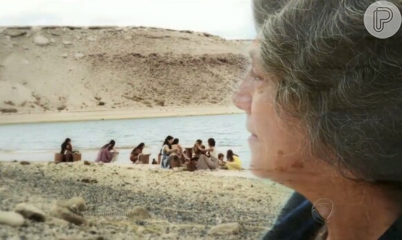 Joquebede (Denise Del Vecchio) recordou momentos de sua vida ao ir a um rio lavar roupa, na novela 'Os Dez Mandamentos - Nova Temporada'