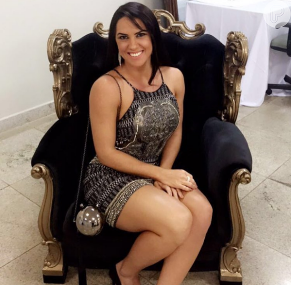 O cantor publicou uma foto de Graciele sentada em uma poltrona no bordel. A jornalista excluiu seu perfil do Instagram