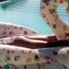 Rihanna mostra corpão de biquíni em dia de piscina com amigas, nesta quarta-feira, 1º de junho de 2016