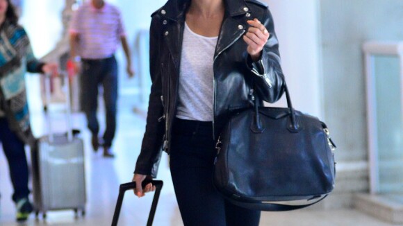 Juliana Paes usa mala e bolsa de grifes em look de R$ 25,6 mil. Fotos!
