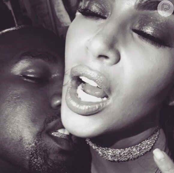 Kim Kardashian e o marido, Kanye West, fizeram um ensaio ousado em abril de 2016, quatro meses depois de a socialite dar à luz Saint