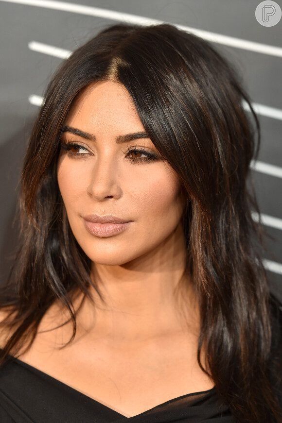 A socialite americana Kim Kardashian é uma celebridade que exibe o seu corpo sem pudor na web
