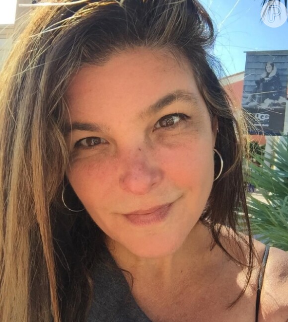 Cristiana Oliveira não se importa em postar fotos sem maquiagem no Instagram mostrando as sardas em seu nariz