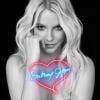 Britney Spears mostra a capa de seu novo CD, 'Britney Spears', em 25 de outubro de 2013